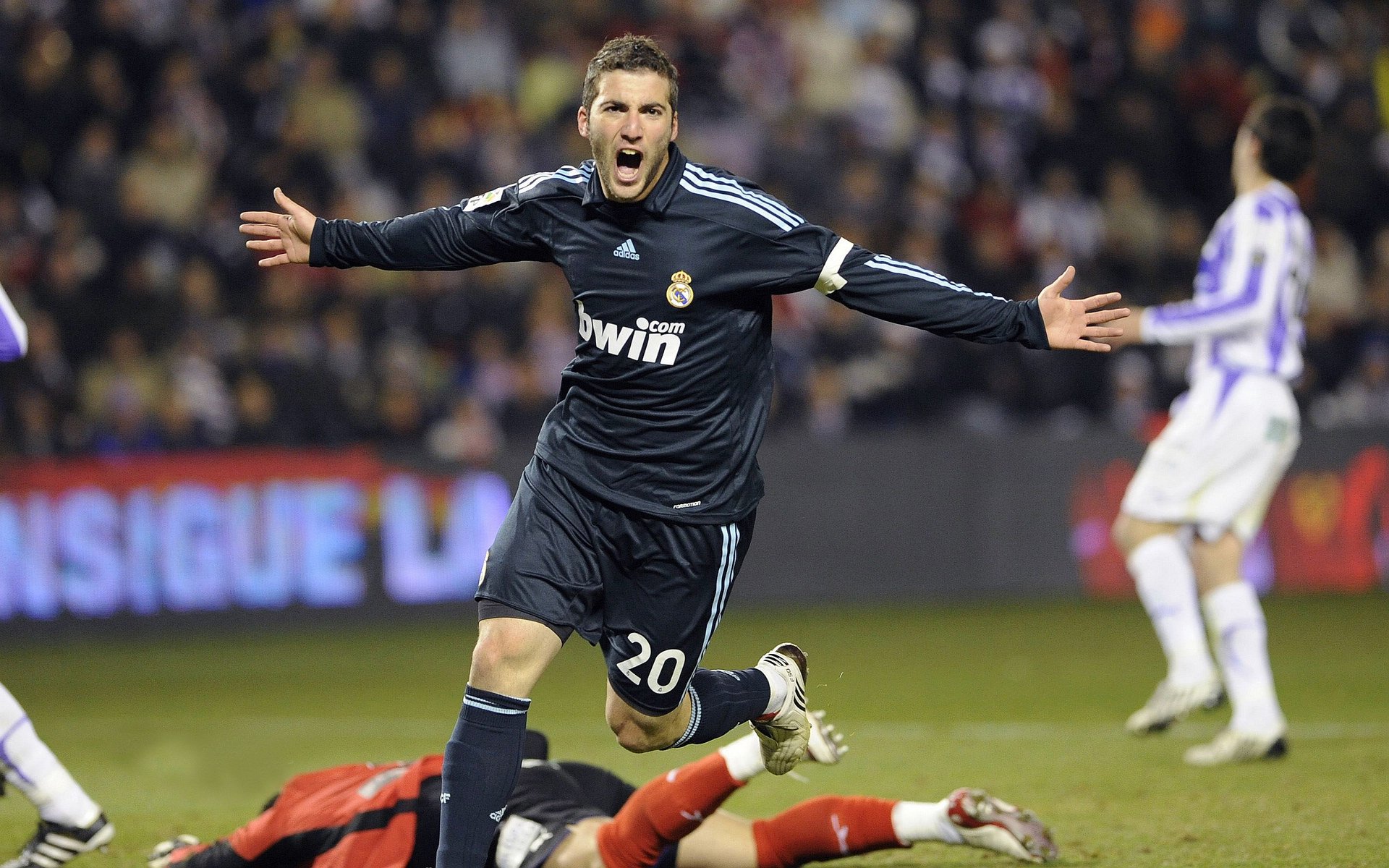 逆境中的决断：比赛中的临场调整，逆境取胜